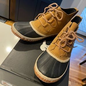 Sorel Out N About-excellent condition!  Worn twice.